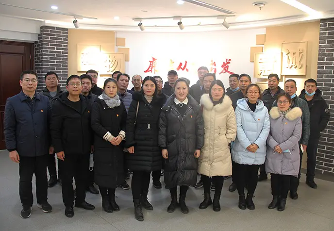 博農集團組織中層副職以上黨員干部參觀 市反腐倡廉警示教育基地和“廉潔從家出發”示范館