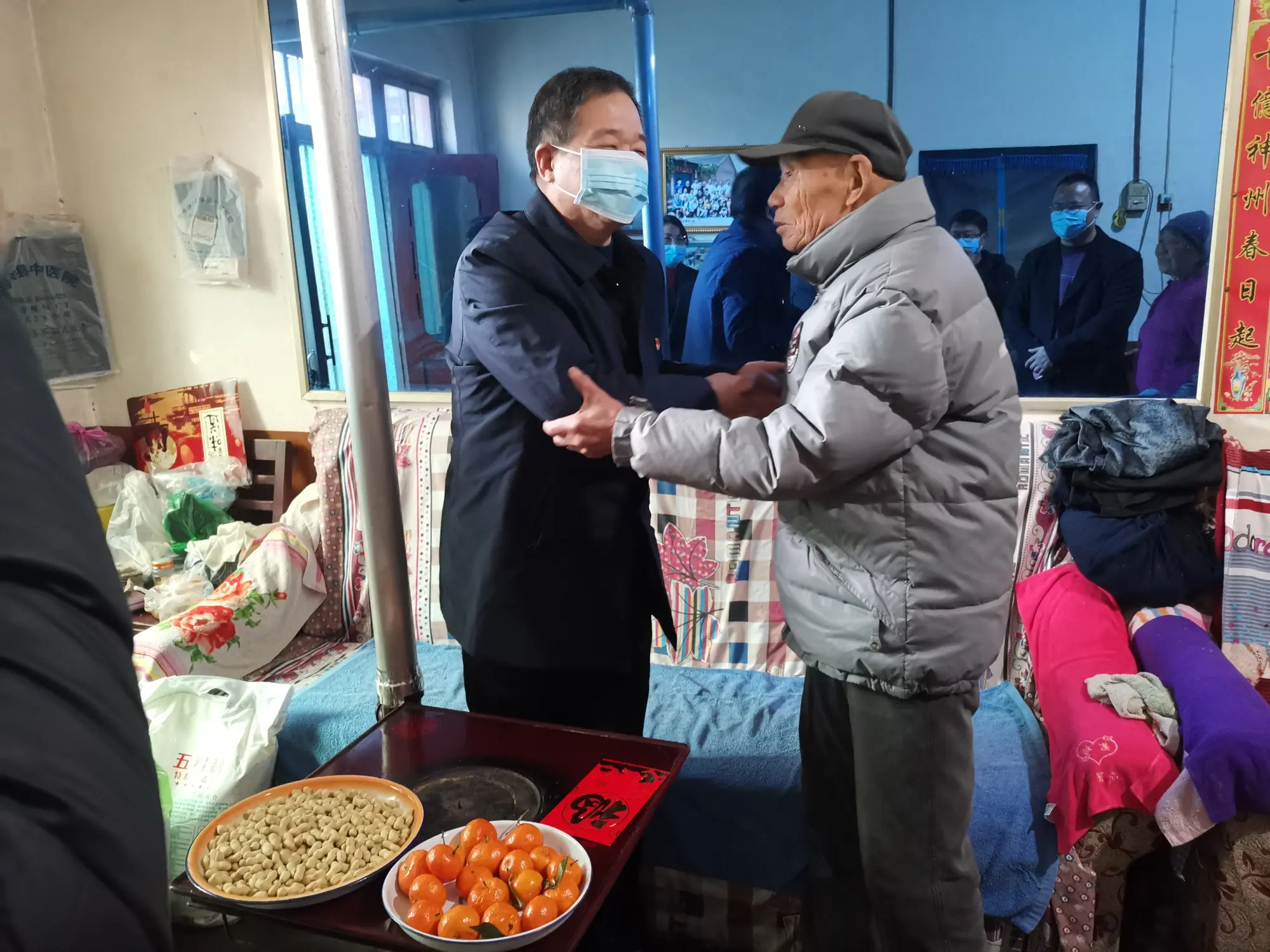 博農集團春節前走訪慰問困難黨員和職工