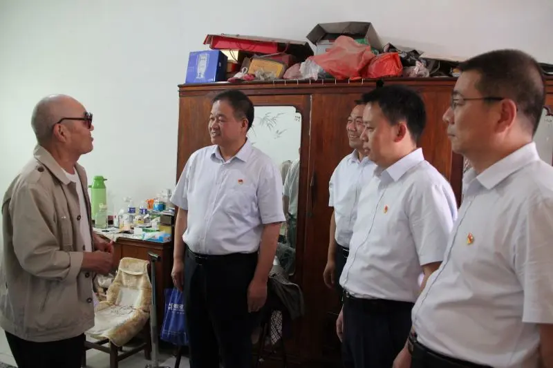 博農集團領導走訪慰問老黨員、困難黨員