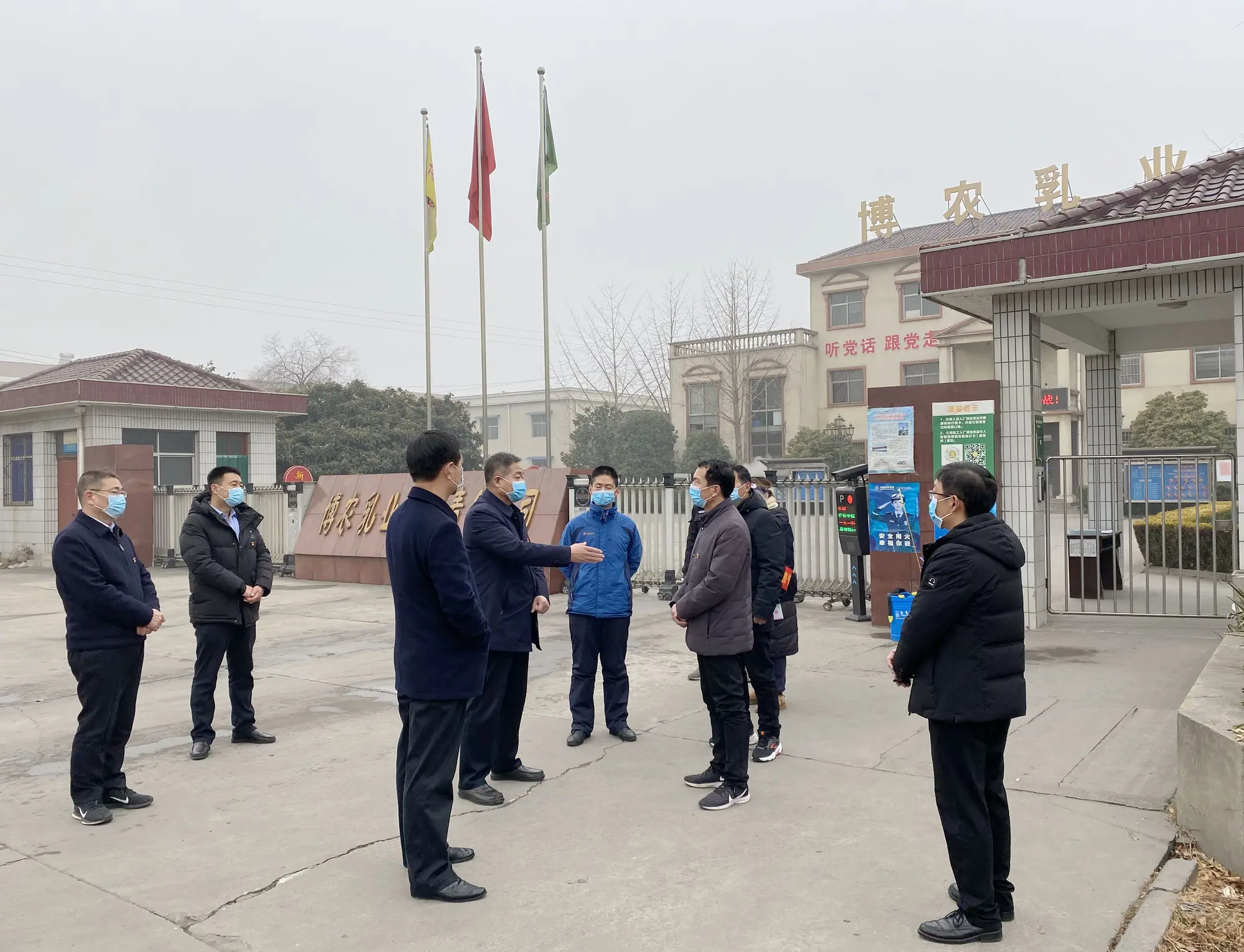 博農集團黨委領導班子突擊檢查轄區內疫情防控及人居環境治理工作